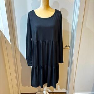 Women’s Black Long Sleeved Knee-length Dress XL